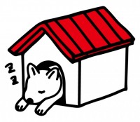 犬小屋で寝る犬の…